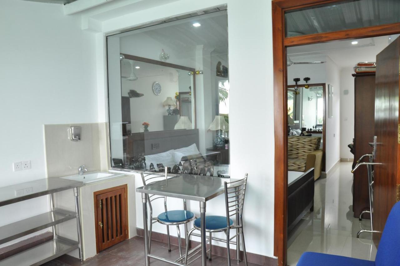 Goviyapana Beach Hotel Ahangama Ngoại thất bức ảnh