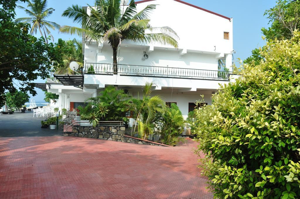 Goviyapana Beach Hotel Ahangama Ngoại thất bức ảnh