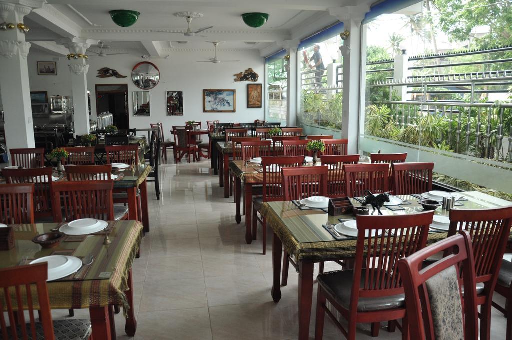 Goviyapana Beach Hotel Ahangama Ngoại thất bức ảnh