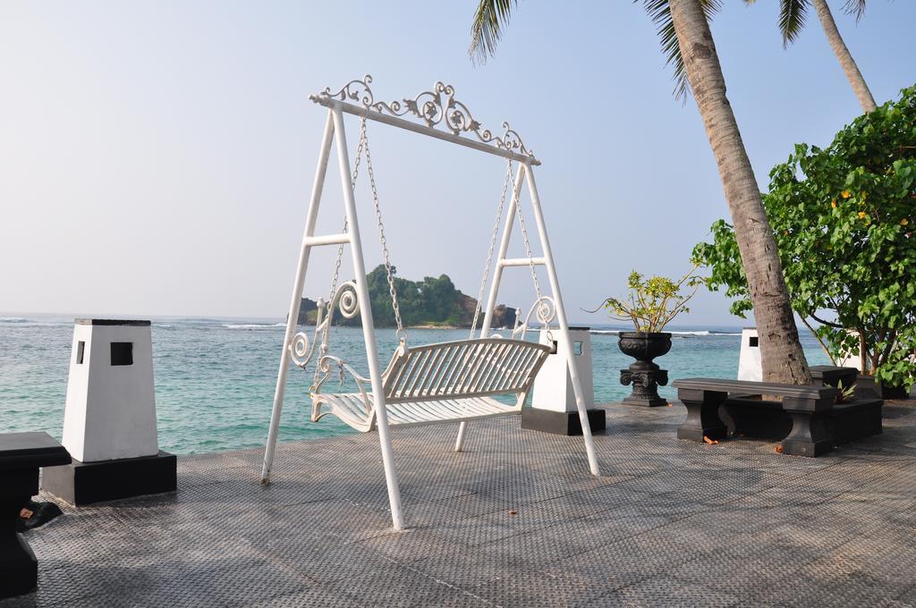 Goviyapana Beach Hotel Ahangama Ngoại thất bức ảnh
